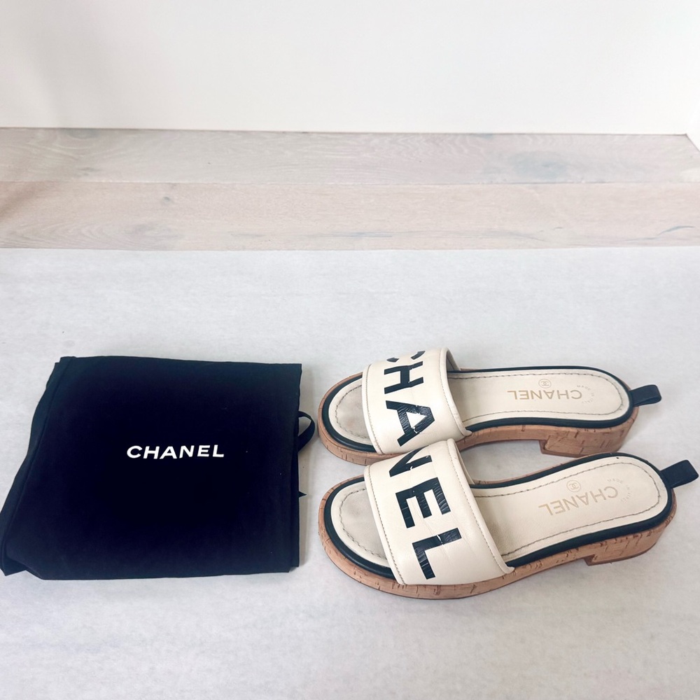 CHANEL White and Black Logo Cork Slide Sandals. size 37 - Picture 2 of 6